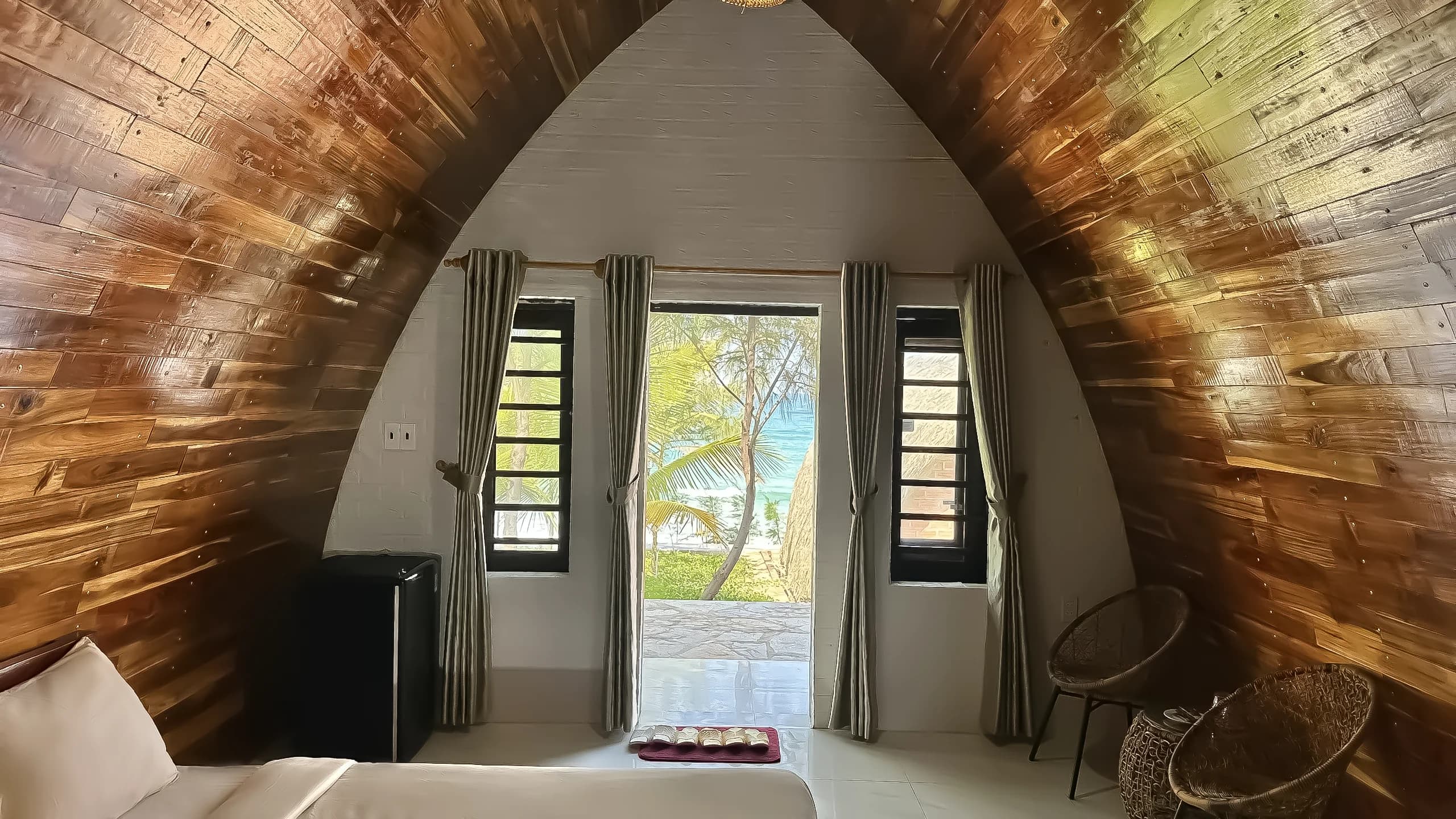 Bungalow Hướng Biển 2 Người Lớn & 1 Trẻ Em