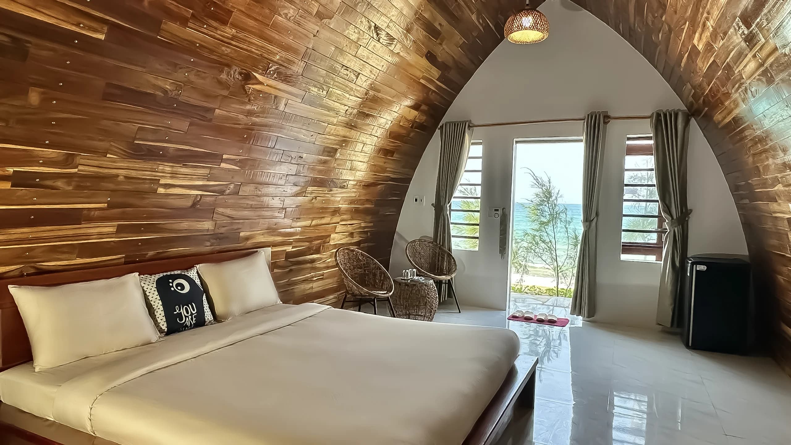 Bungalow Sát Biển 2 Người Lớn & 1 Trẻ Em