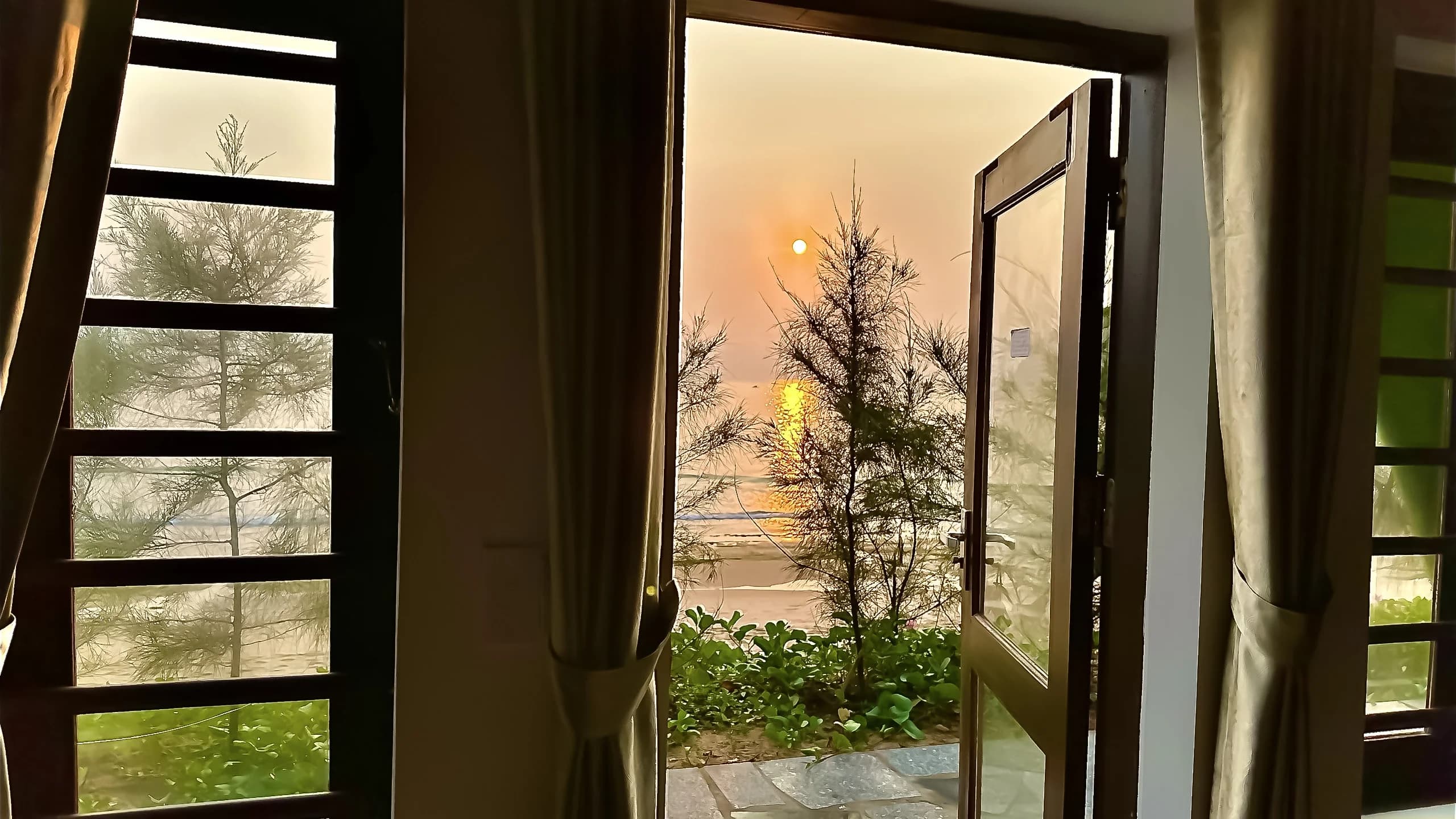 Bungalow Sát Biển Gia Đình (2 Người Lớn & 2 Trẻ Em) 2