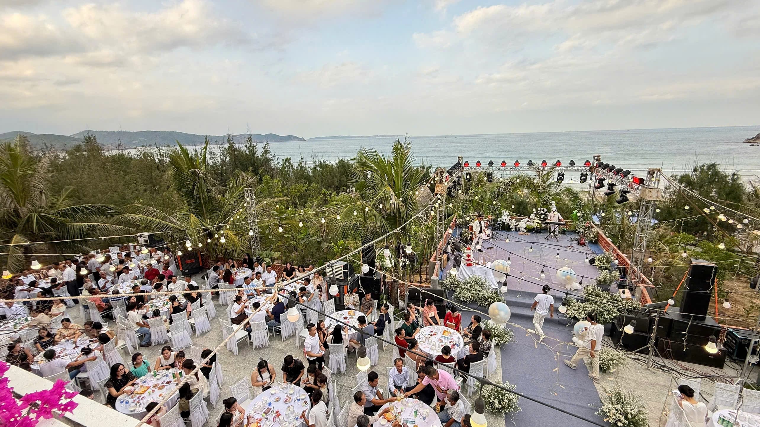 Tiệc cưới & Sự kiện trang trọng tại Nhà Hàng