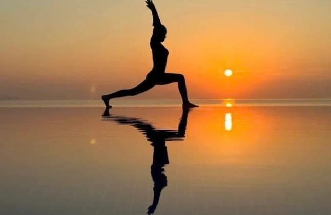 Yoga bên bờ biển