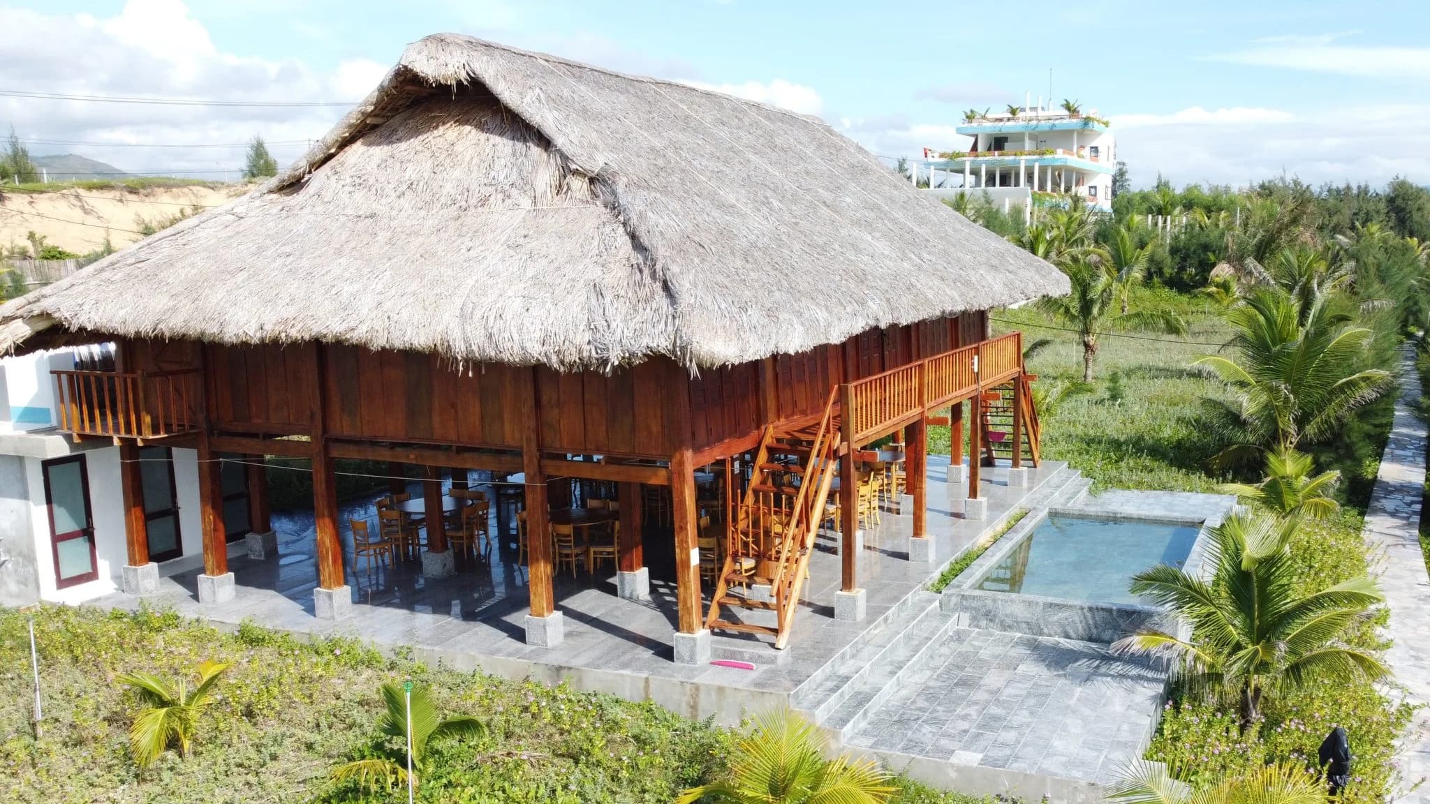 Villa Nhà Gỗ View Biển — Cả Căn (38 Người Lớn)