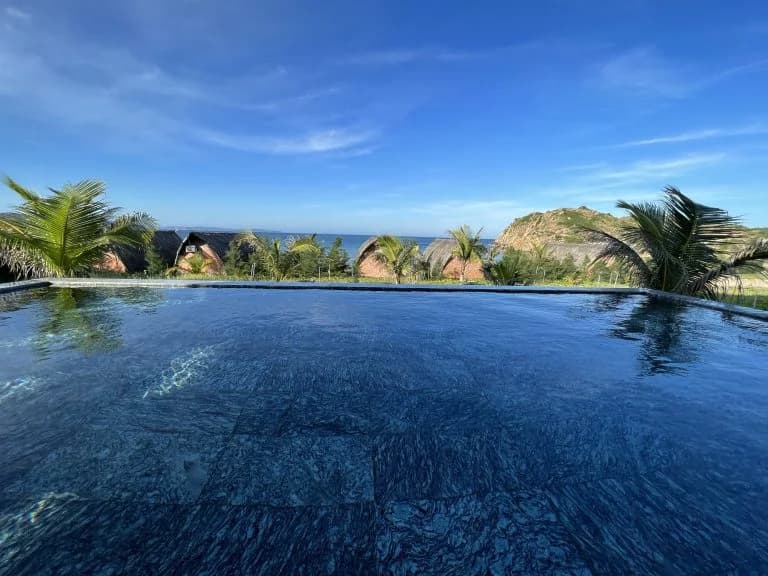 COMBO TRỌN GÓI ĂN & Ở 2 NGÀY 1 ĐÊM VILLA NHÀ GỖ VIEW BIỂN — CẢ CĂN 38NL 2