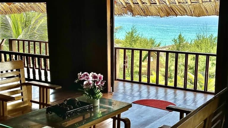 COMBO TRỌN GÓI ĂN & Ở 2 NGÀY 1 ĐÊM VILLA NHÀ GỖ VIEW BIỂN — CẢ CĂN 38NL 11