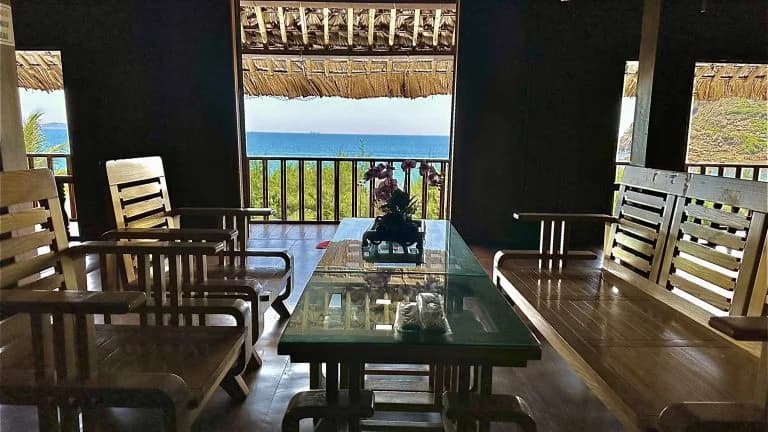 COMBO TRỌN GÓI ĂN & Ở 2 NGÀY 1 ĐÊM VILLA NHÀ GỖ VIEW BIỂN — CẢ CĂN 38NL 12